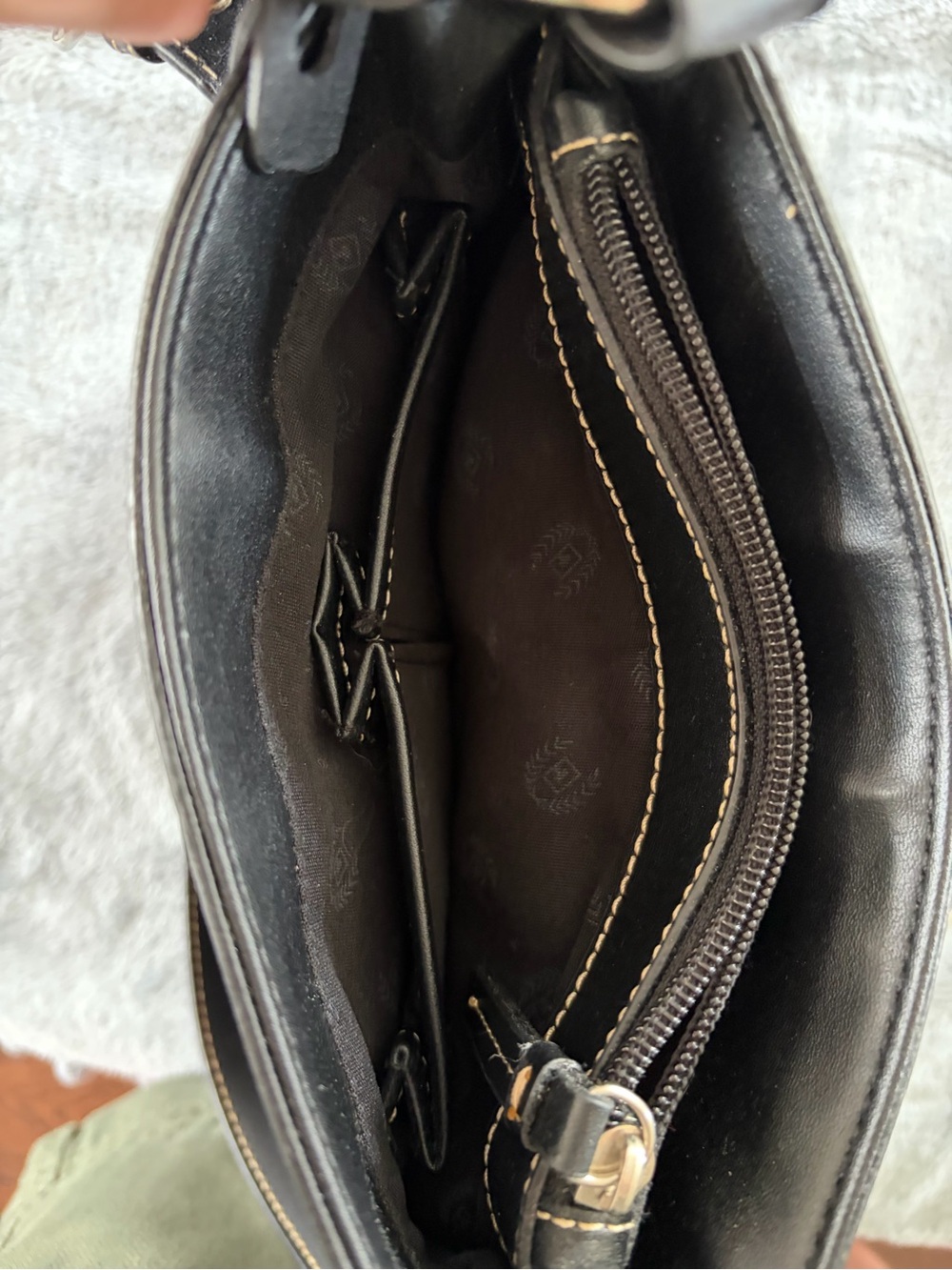 Chaps Black Crossbody Bag with Gold-Tone Hardware - Picture 4 of 7